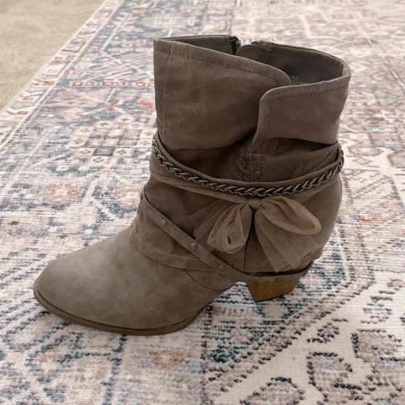 Jellypop "Blake" Taupe Leather Ankle Booties Size 10 - Picture 4 of 6